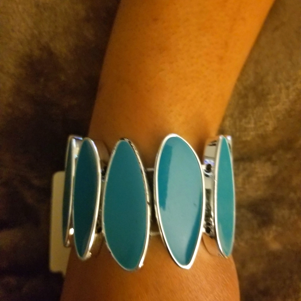 Nwt Teal And Silvertone Stretch Bracelet